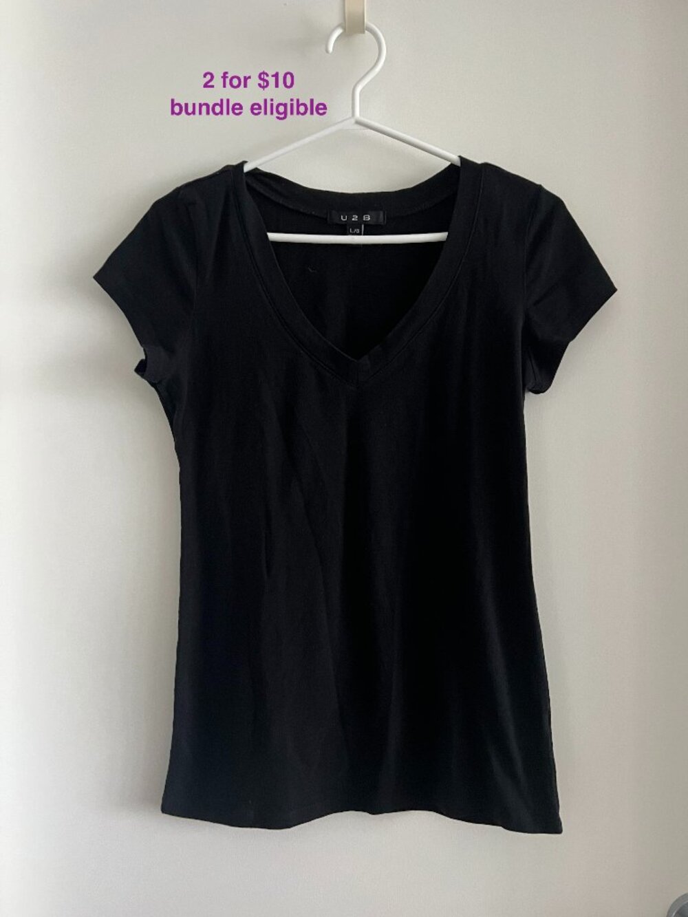 U2B Classic V-Neck Short-Sleeve Tee in Black Size L